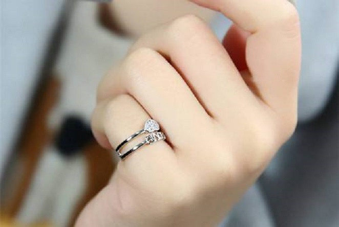 戒指戴在每根手指上代表什么意思(戒指戴在每根手指上代表什么意思啊)