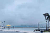 沙漠无边泳池图片